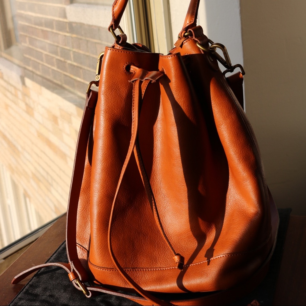 Madewell Lafayette Bucket Bag in English Saddle